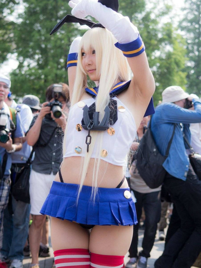 コスプレイヤー もろまんこ 画像】変態コスプレイヤーさん、群がる陰キャに性器を見せつけてしまう・・・ - エロ画像ちゃぼらんぷエロ画像ちゃぼらんぷ