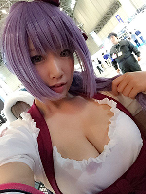 爆乳レイヤー サク 安心してください はいてますよ これマンコどうなってるんや エロ画像ちゃぼらんぷ